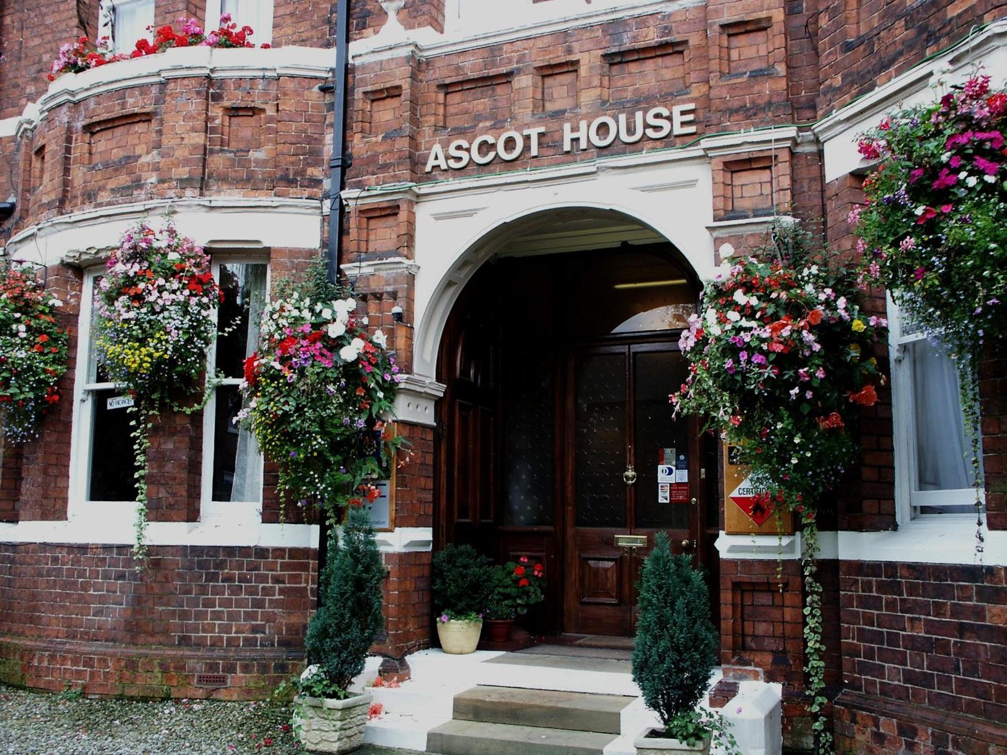 Ascot House — Photos 2